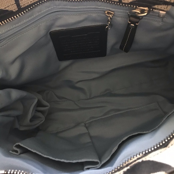 13073 Coach Hamptons Signature Stripe Carryall - Picture 8 of 9